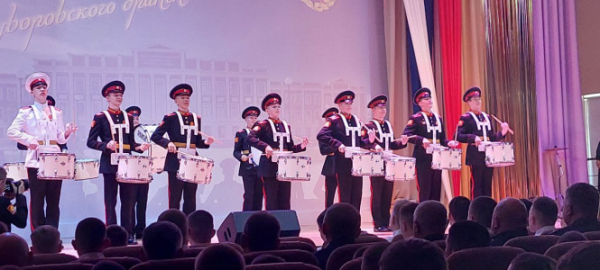 В Твери для 77 курсантов суворовского училища прозвучал "последний звонок" В Твери для 77 курсантов суворовского училища прозвучал "последний звонок"