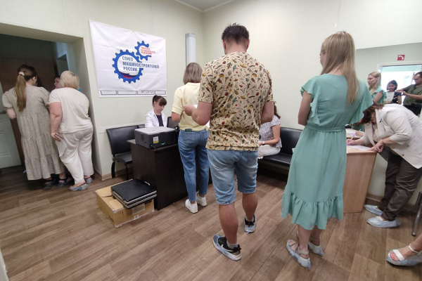 Донорство ради жизни: сотрудники Тверского вагоностроительного завода снова сдают кровь Донорство ради жизни: сотрудники Тверского вагоностроительного завода снова сдают кровь