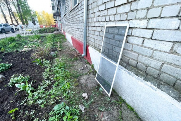 Маленький мальчик выпал из окна в Тверской области Маленький мальчик выпал из окна в Тверской области