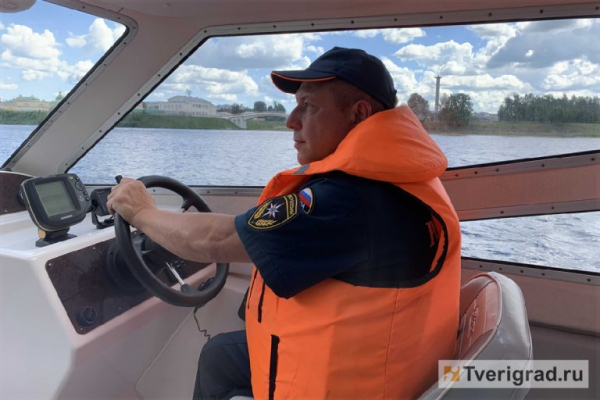 Уникальная лодка и опасная водка: в тверском ГИМС напомнили о безопасности на воде