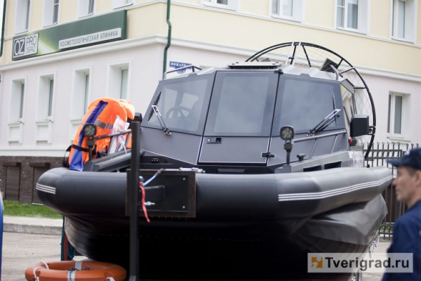 Уникальная лодка и опасная водка: в тверском ГИМС напомнили о безопасности на воде