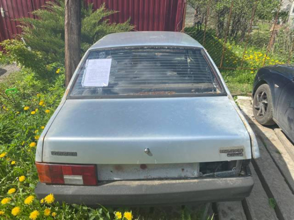 В Твери администрация собирается убрать с улицы ржавый автохлам со следами ДТП В Твери администрация собирается убрать с улицы ржавый автохлам со следами ДТП