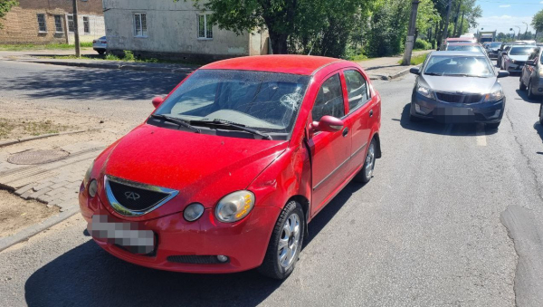 В Твери иномарка сбила подростка на электровелосипеде В Твери иномарка сбила подростка на электровелосипеде