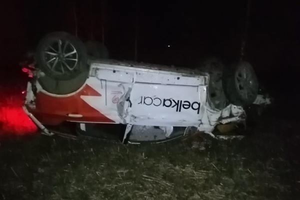 В Тверской области перевернулся каршеринговый автомобиль В Тверской области перевернулся каршеринговый автомобиль