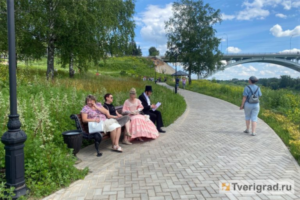 Через 150 лет после Опекушина: в близкой для Пушкина Старице открыли памятник поэту