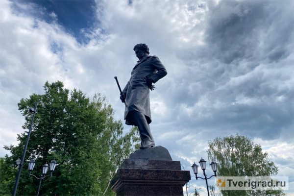 Через 150 лет после Опекушина: в близкой для Пушкина Старице открыли памятник поэту