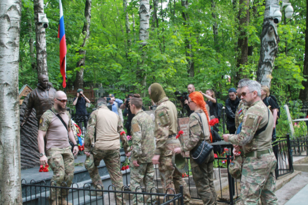 В Питере открыли памятник погибшему в Тверской области основателю ЧВК "Вагнер"