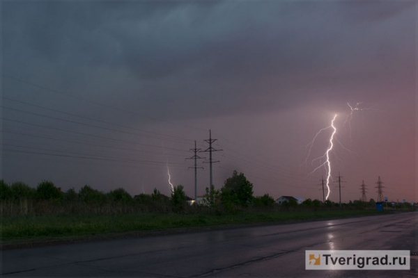 Ливень с грозой надвигается на Тверь Ливень с грозой надвигается на Тверь
