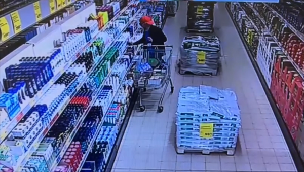 В Твери поймали серийного вора, который "обчистил" более 10 супермаркетов В Твери поймали серийного вора, который "обчистил" более 10 супермаркетов