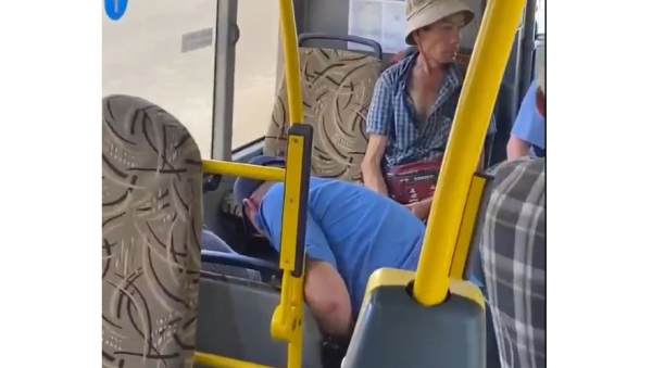 В Твери правоохранительные органы проверяют видео нападения контролера в автобусе В Твери правоохранительные органы проверяют видео нападения контролера в автобусе