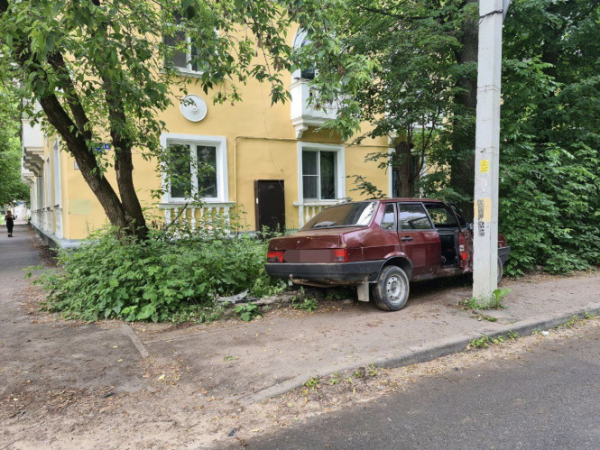 В Твери при столкновении двух автомобилей пострадал человек В Твери при столкновении двух автомобилей пострадал человек