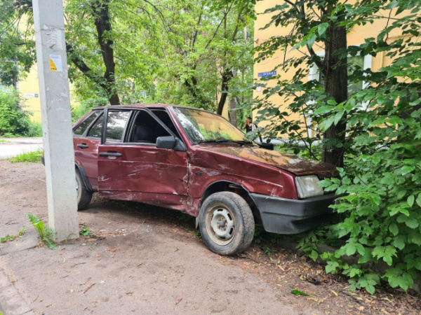 В Твери при столкновении двух автомобилей пострадал человек В Твери при столкновении двух автомобилей пострадал человек