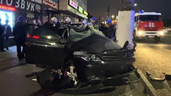В Твери водитель на большой скорости влетел в столб и попал в реанимацию В Твери водитель на большой скорости влетел в столб и попал в реанимацию
