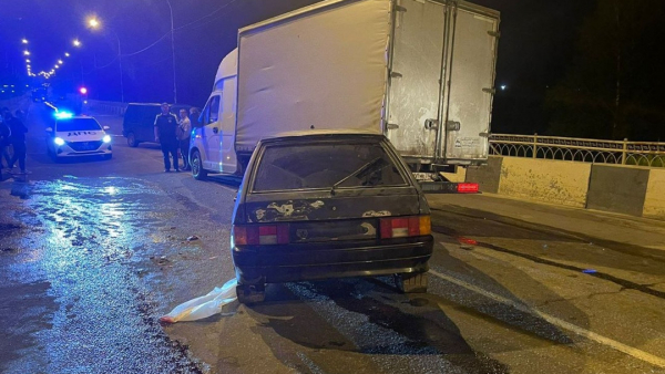В Тверской области на мосту ВАЗ врезался в "Газель", погиб 25-летний водитель В Тверской области на мосту ВАЗ врезался в "Газель", погиб 25-летний водитель