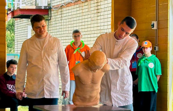 В Тверской области студенты-медики учат детей оказывать первую помощь В Тверской области студенты-медики учат детей оказывать первую помощь