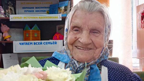 Труженица тыла Валентина Макарова отмечает вековой юбилей Труженица тыла Валентина Макарова отмечает вековой юбилей