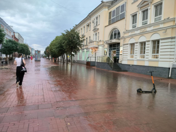 Опубликованы фото и видео затопленных после дождя улиц Твери Опубликованы фото и видео затопленных после дождя улиц Твери
