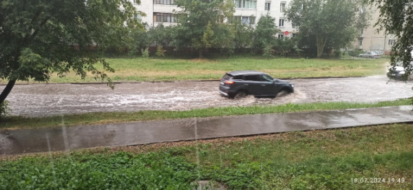 Опубликованы фото и видео затопленных после дождя улиц Твери Опубликованы фото и видео затопленных после дождя улиц Твери