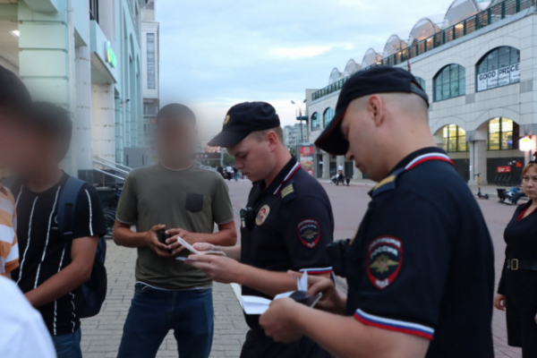 В Твери полицейские и общественник вечером патрулировали улицы