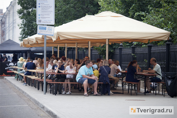 Клубничный кетчуп, концерт на прицепе и прогулки под ливнем: как Тверь встречает своё 889-летие Клубничный кетчуп, концерт на прицепе и прогулки под ливнем: как Тверь встречает своё 889-летие