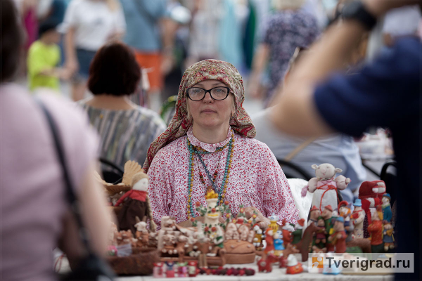 Клубничный кетчуп, концерт на прицепе и прогулки под ливнем: как Тверь встречает своё 889-летие Клубничный кетчуп, концерт на прицепе и прогулки под ливнем: как Тверь встречает своё 889-летие