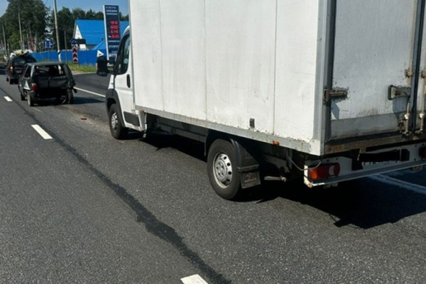 Ребёнок пострадал при столкновении трёх автомобилей на трассе М-10 в Тверской области Ребёнок пострадал при столкновении трёх автомобилей на трассе М-10 в Тверской области