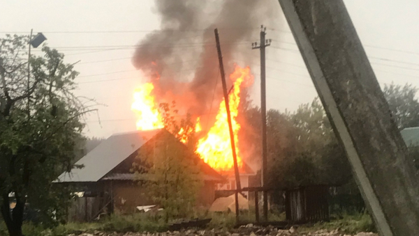 В Кимрах молния попала в дом и сожгла его В Кимрах молния попала в дом и сожгла его