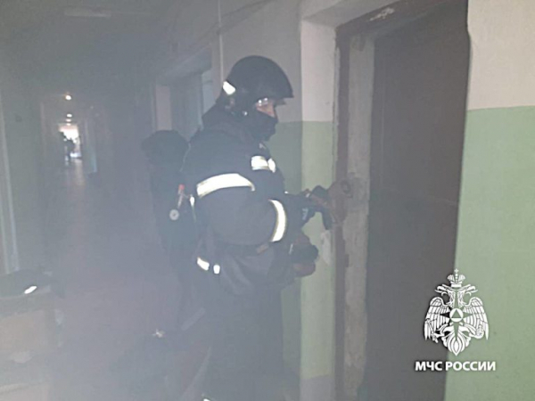 В Торжке на пожаре в четырёхэтажном доме погиб человек В Торжке на пожаре в четырёхэтажном доме погиб человек