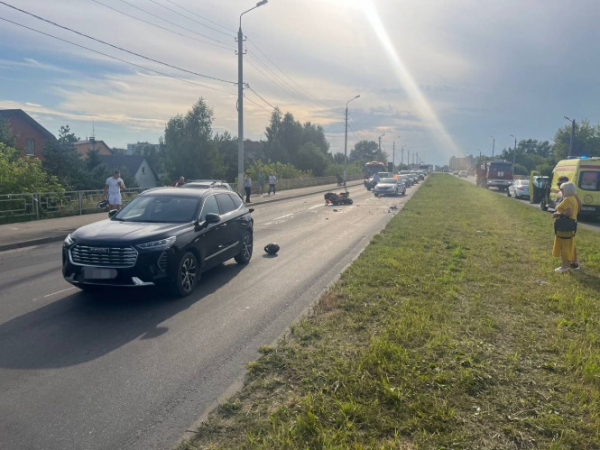В Твери на Красинском мосту столкнулись два автомобилям и мотоцикл В Твери на Красинском мосту столкнулись два автомобилям и мотоцикл
