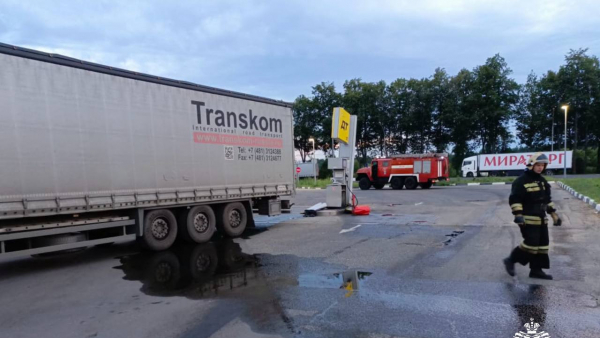 В Тверской области огнеборцы ликвидировали разлив топлива В Тверской области огнеборцы ликвидировали разлив топлива