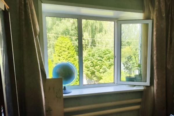 В Вышнем Волочке из окна коттеджа выпала семилетняя девочка В Вышнем Волочке из окна коттеджа выпала семилетняя девочка