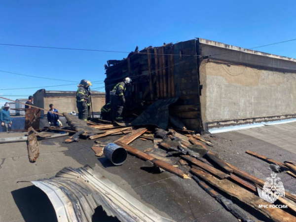 Во Ржеве пожарные потушили чердак здания Во Ржеве пожарные потушили чердак здания