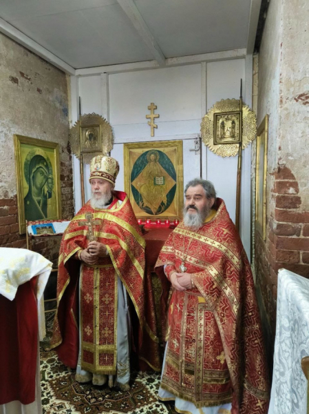 В восстанавливаемом храме Воскресения под Кимрами совершили первую Литургию В восстанавливаемом храме Воскресения под Кимрами совершили первую Литургию