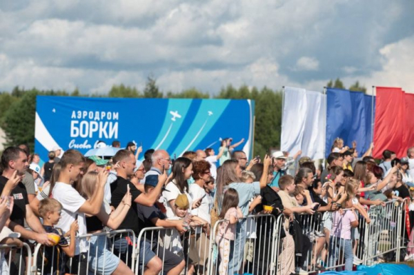 Министр спорта РФ посетил авиашоу в «Борках» в Тверской области Министр спорта РФ посетил авиашоу в «Борках» в Тверской области