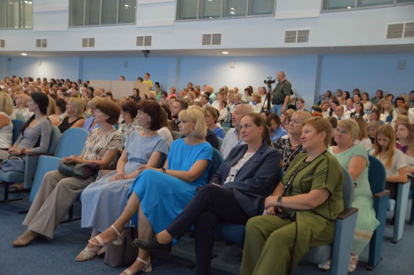 На августовской конференции озвучили количество новых молодых педагогов в Твери На августовской конференции озвучили количество новых молодых педагогов в Твери