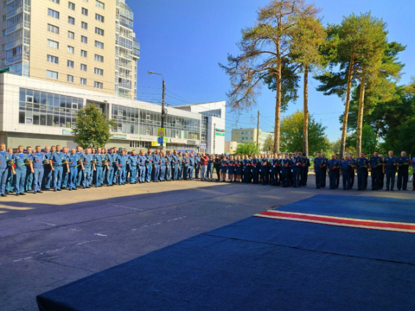В Твери открыли мемориальную доску спасавшему людей из ямы с кипятком сотруднику МЧС В Твери открыли мемориальную доску спасавшему людей из ямы с кипятком сотруднику МЧС