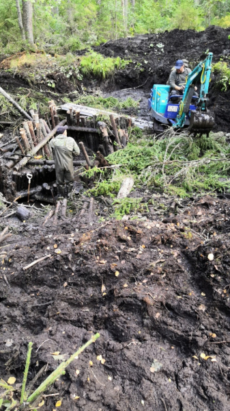 В Тверской области поисковики нашли самолет Як-1 времен ВОВ В Тверской области поисковики нашли самолет Як-1 времен ВОВ