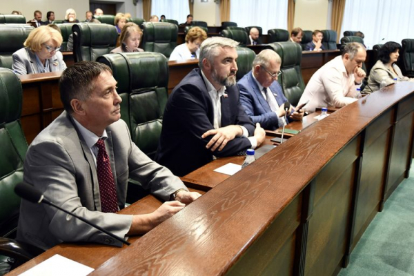 Законодательное Собрание приняло закон о внесении изменений в областной бюджет Законодательное Собрание приняло закон о внесении изменений в областной бюджет