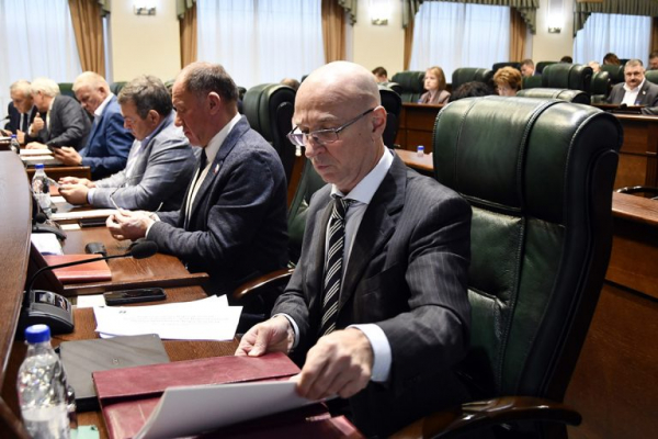 Законодательное Собрание приняло закон о внесении изменений в областной бюджет Законодательное Собрание приняло закон о внесении изменений в областной бюджет
