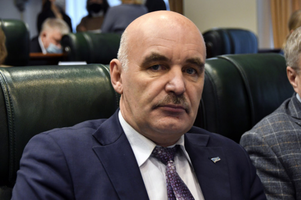 Депутат Леонид Булатов: Служба по контракту — это очень ответственно и важно Депутат Леонид Булатов: Служба по контракту — это очень ответственно и важно
