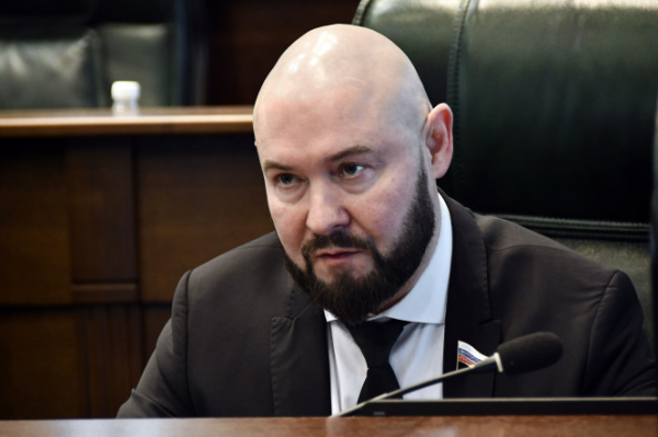 Депутат Леонид Булатов: Служба по контракту — это очень ответственно и важно Депутат Леонид Булатов: Служба по контракту — это очень ответственно и важно