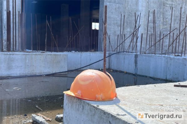 На тверском заводе мужчина сорвался с лесов и погиб На тверском заводе мужчина сорвался с лесов и погиб
