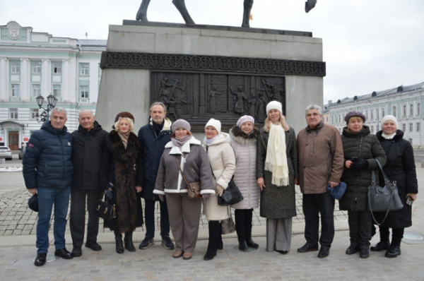 В Твери открыли барельефы на постаменте памятника Михаилу Тверскому В Твери открыли барельефы на постаменте памятника Михаилу Тверскому