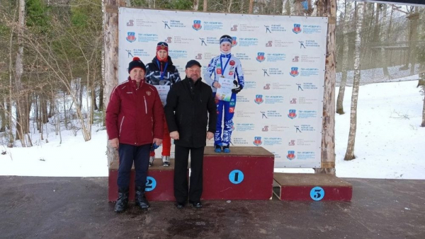 Спортсменка из Бологовского округа взяла серебро в соревнованиях по лыжным гонкам Спортсменка из Бологовского округа взяла серебро в соревнованиях по лыжным гонкам