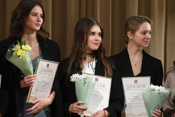 В Твери наградили лучших выпускников года в сфере культуры и искусства В Твери наградили лучших выпускников года в сфере культуры и искусства