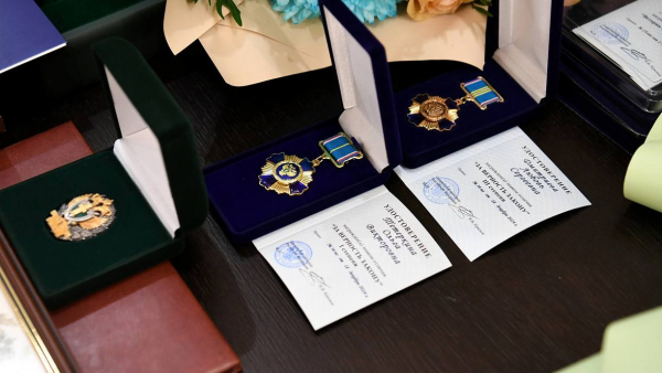Губернатор Игорь Руденя вручил сотрудникам областной прокуратуры награды к профессиональному празднику Губернатор Игорь Руденя вручил сотрудникам областной прокуратуры награды к профессиональному празднику