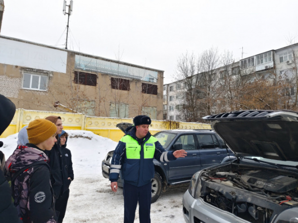 Тверские студенты примерили на себя роль автоинспекторов Тверские студенты примерили на себя роль автоинспекторов