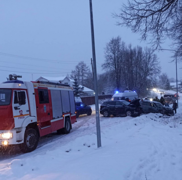 LADA Priora и Hyundai столкнулись в Ржеве