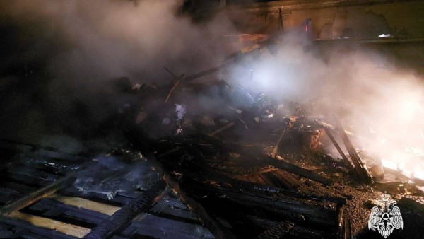 Пожарные спасли постройки в тверском Змеево от разрушения, но не все Пожарные спасли постройки в тверском Змеево от разрушения, но не все