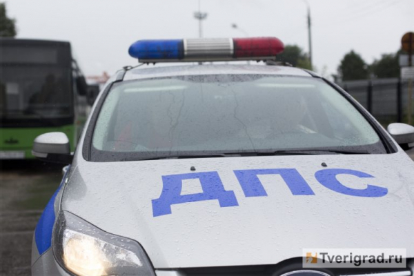 В ДТП в Тверской области пострадал водитель перевернувшегося автомобиля В ДТП в Тверской области пострадал водитель перевернувшегося автомобиля